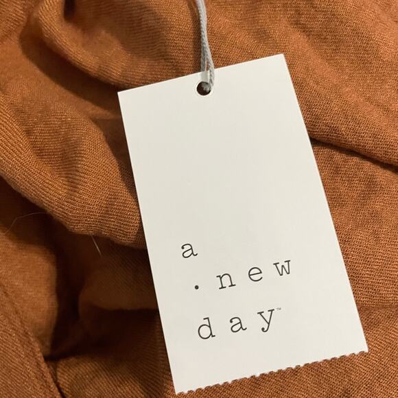 Nwt Toffee linen feel shorts - Picture 8 of 10